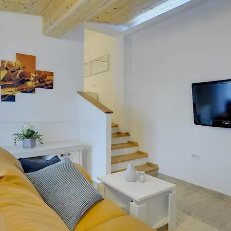 Holiday home Paola Divsici